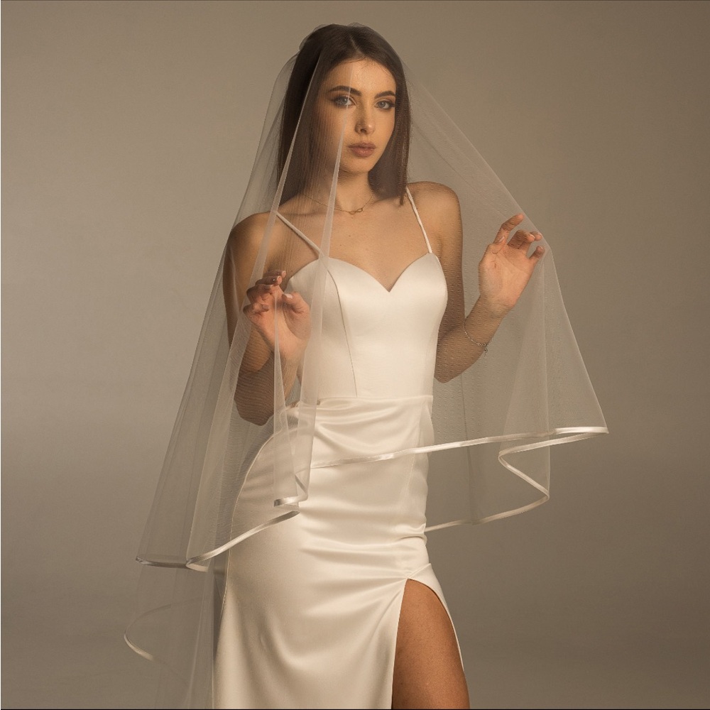 Light Ivory 2-Tiered Tulle Veil in Perfect Condition